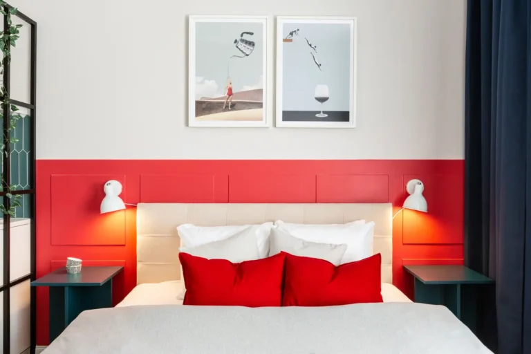 Chambre rouge : bien doser une couleur intense et chaleureuse