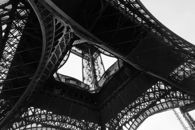 Construction de la tour Eiffel : l&rsquo;histoire d&rsquo;un chantier record