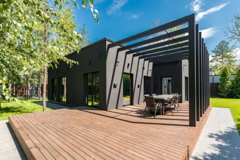 Faut-il déclarer une terrasse en bois ? Les règles à connaître