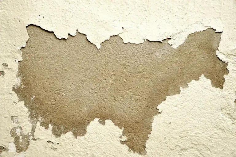 Percer une cloque de peinture : quand, quel outil, comment réparer