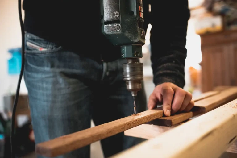 Perceuse le dimanche : ce que dit la loi sur le bruit
