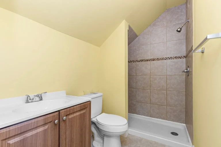 Rénovation de salle de bain avant après : ce qui transforme vraiment la pièce