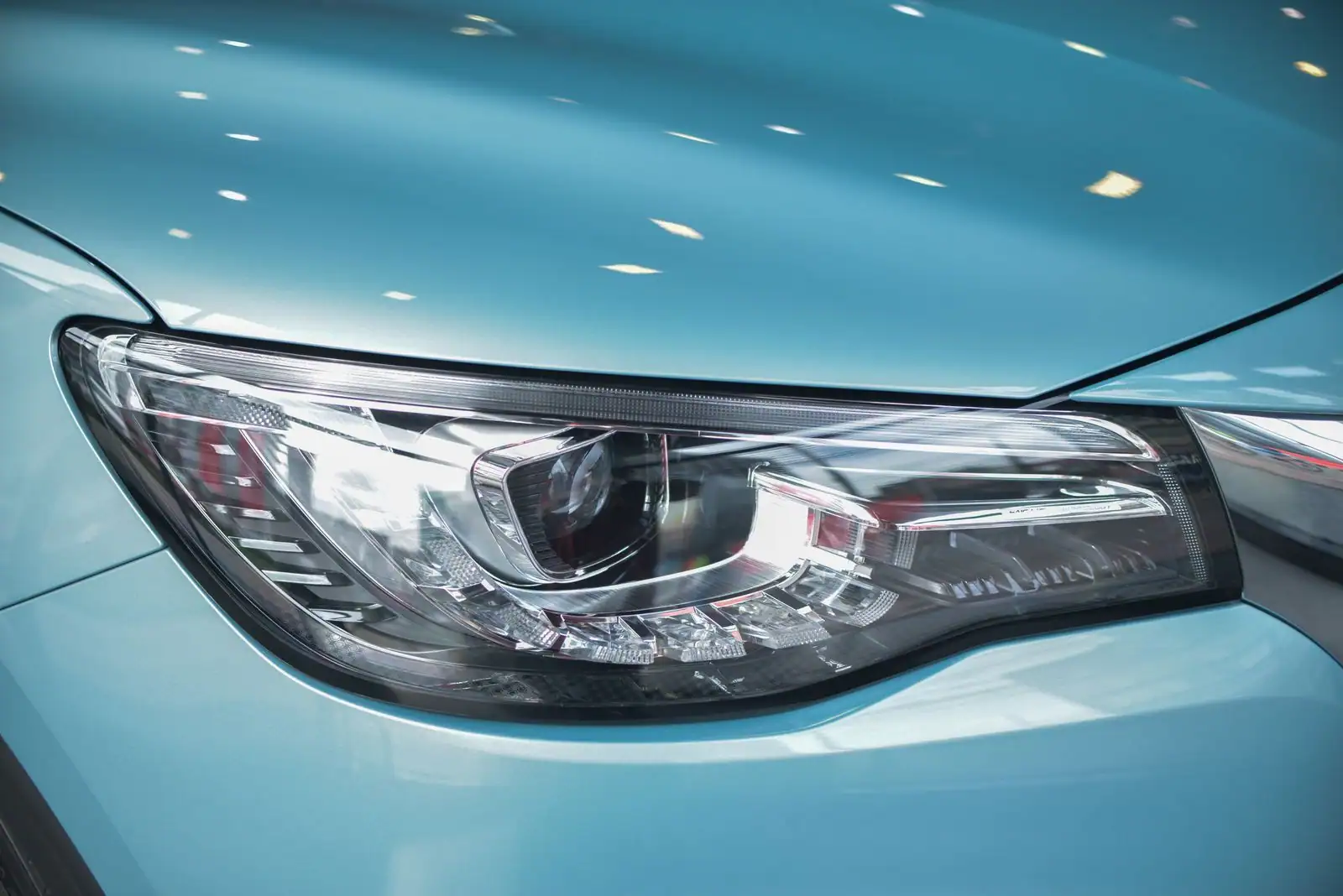 Phare avant d'une voiture moderne, optique vue de près