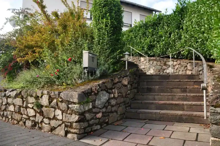 Aménagement d’un jardin en pente raide : ce que la raideur change