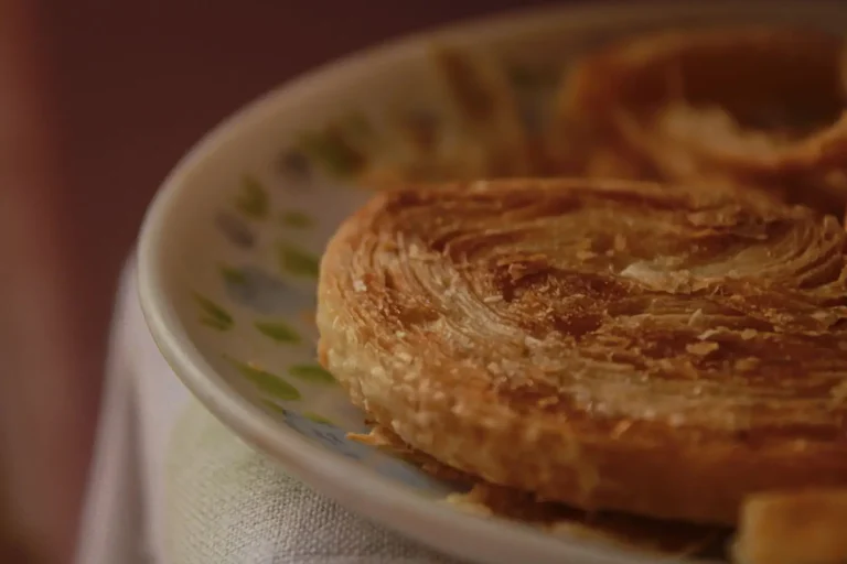 Idée déco galette des rois : le motif, le geste et la table
