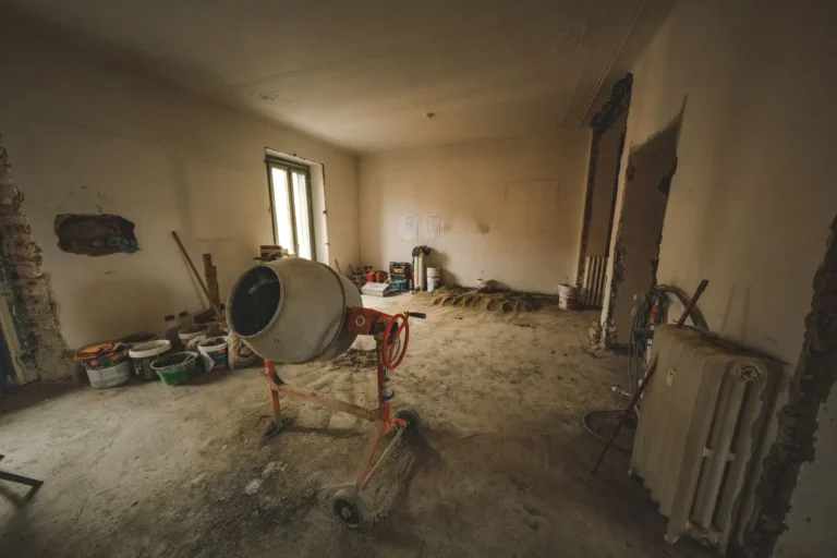Travaux dans une maison : ce qu&rsquo;on fait soi-même, ce qu&rsquo;on confie