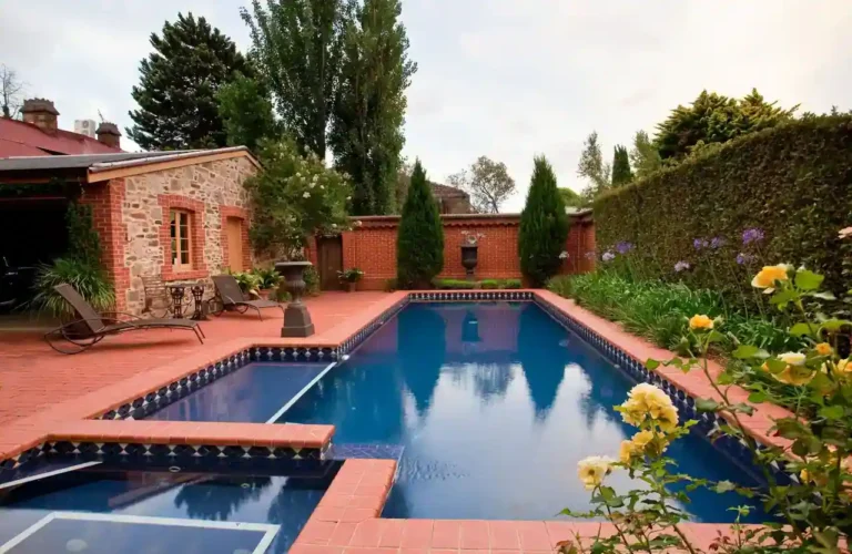 Piscine et Jardin au Touquet : l&rsquo;enseigne et le terrain