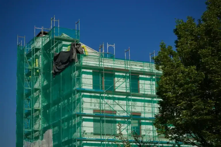 Rénovation de bâtiment : l&rsquo;enveloppe avant l&rsquo;intérieur