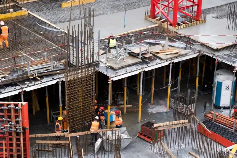 Construction d&rsquo;un bâtiment : du permis affiché aux clés remises