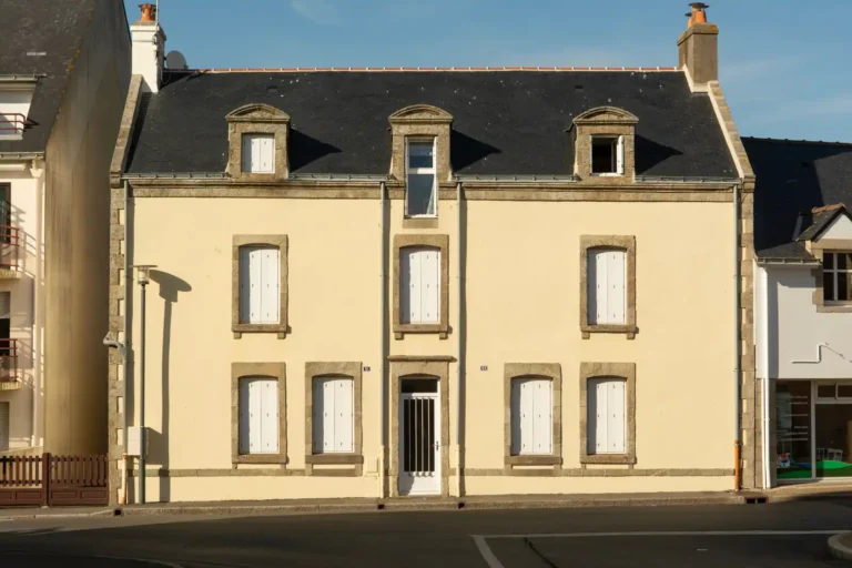 Construire à Versailles : ce que le bâti impose au chantier