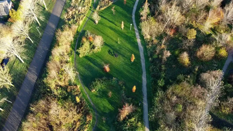 Parc paysager des Gibjoncs : quand le relief remplace la clôture