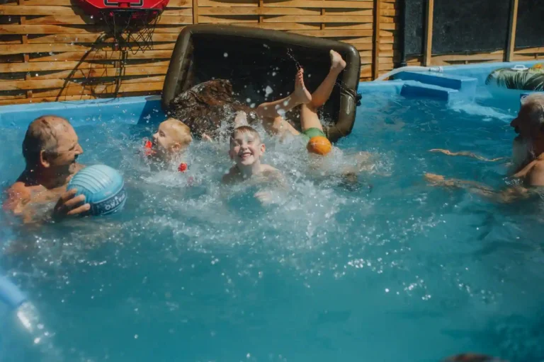 Piscine hors sol : les règles qui s&rsquo;appliquent, formalité ou pas