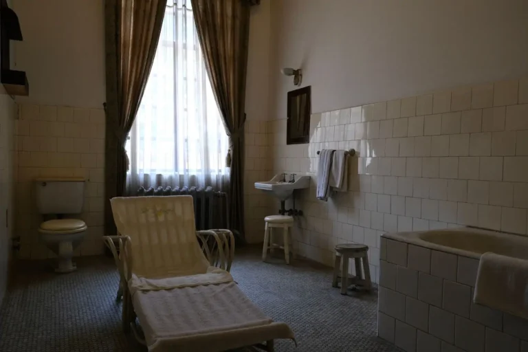 Rénovation de salle de bain à Paris : ce qui se joue sous le carrelage