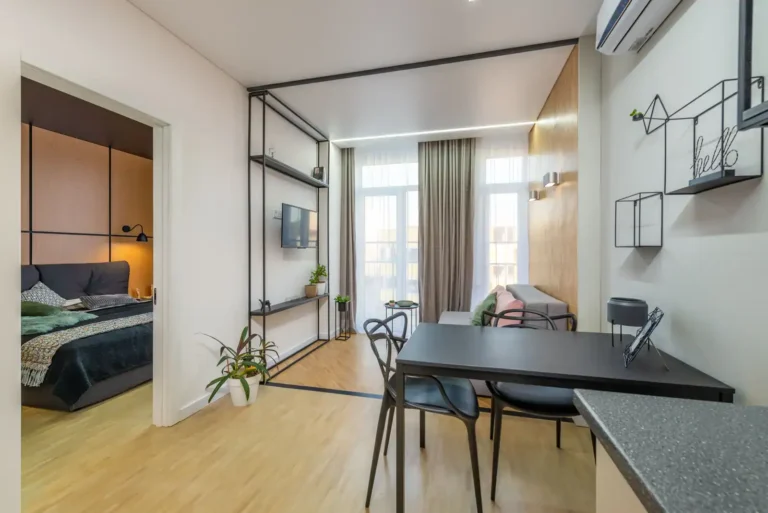 Location meublée : ce que le mobilier décide vraiment